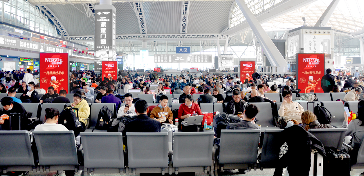 广州南站候车厅双面LED大屏媒体 广州南站候车厅双面LED大屏媒体